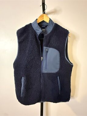 Men’s Medium Johnnie-O Navy Sherpa Fleece Vest with Slate Blue Pocket